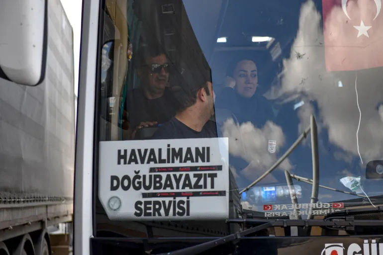 Giocatori iraniani sull'autobus.