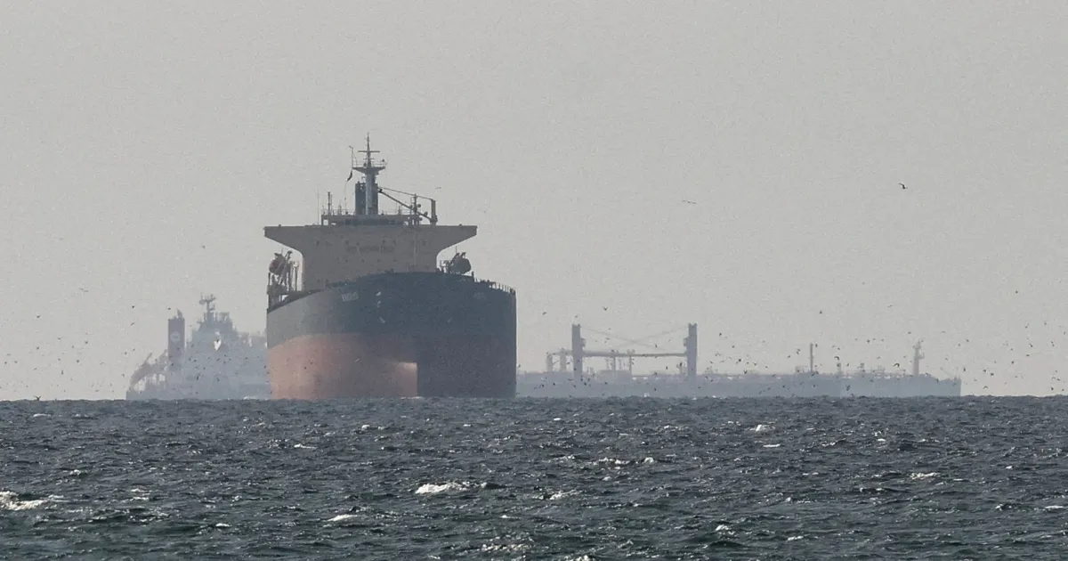 L’Iran incolpa gli Stati Uniti e Israele per le tensioni di Hormuz mentre la crisi mette a rischio le forniture energetiche