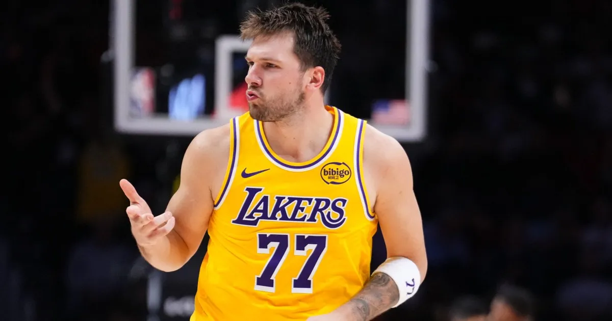 Luka Doncic segna 60 punti mentre i Lakers si mobilitano per sconfiggere gli Heat in NBA