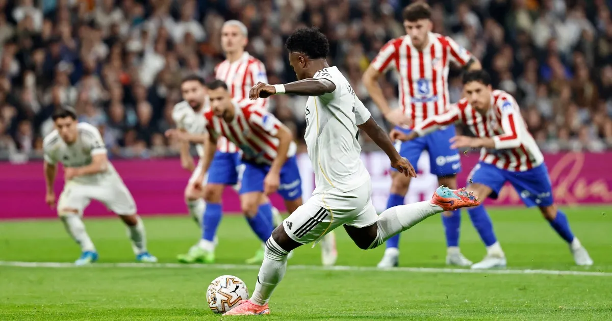 Vinicius segna una doppietta mentre il Real Madrid supera l'Atletico 3-2 in un derby pulsante