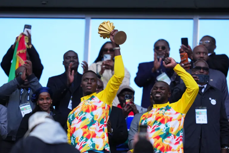 Sollevamento del trofeo AFCON del Senegal
