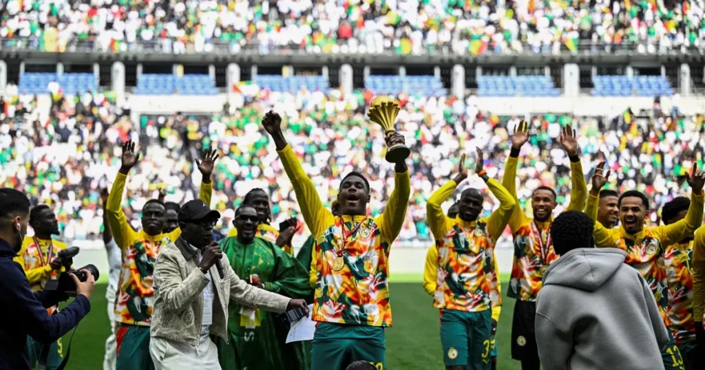 Il Senegal sfila il trofeo AFCON, nonostante il titolo sia stato assegnato al Marocco