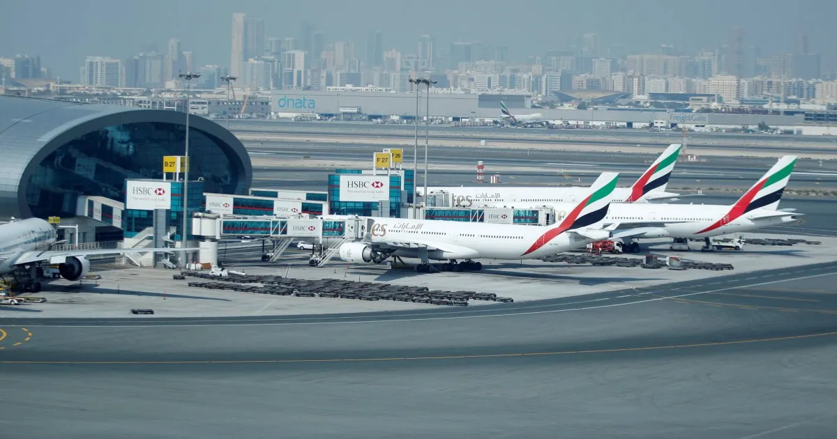Gli Emirati Arabi Uniti riprendono i voli limitati nel caos dei viaggi in tutto il Medio Oriente
