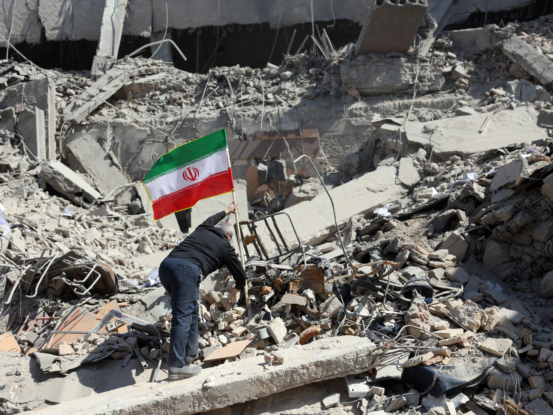 I giocatori d’azzardo traggono grandi profitti dagli attacchi contro l’Iran, sollevando preoccupazioni sull’insider trading