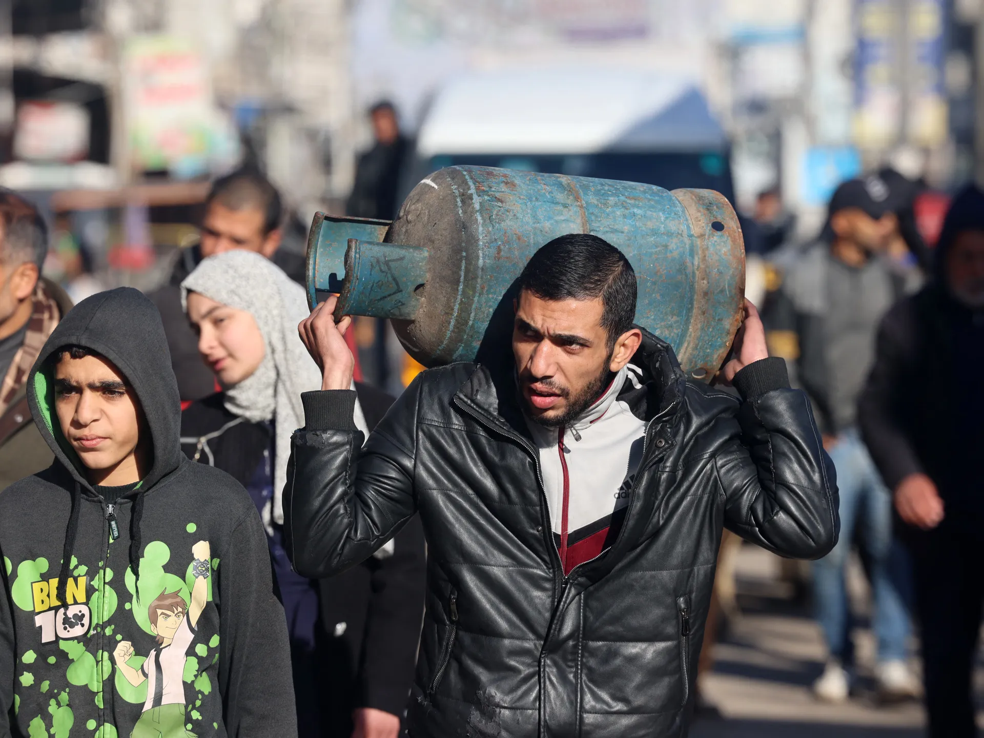 I palestinesi lottano mentre Gaza soffre di gravi carenze di carburante e gas