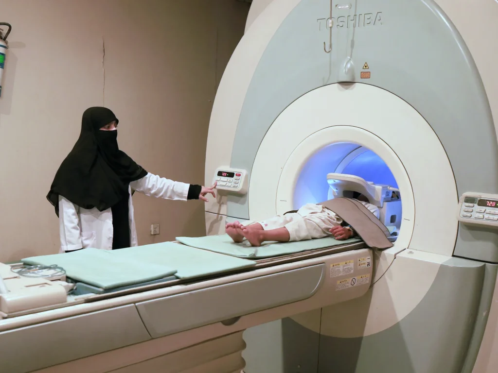Il problema dell’elio: perché la guerra USA-Israele contro l’Iran potrebbe causare ritardi nella scansione MRI