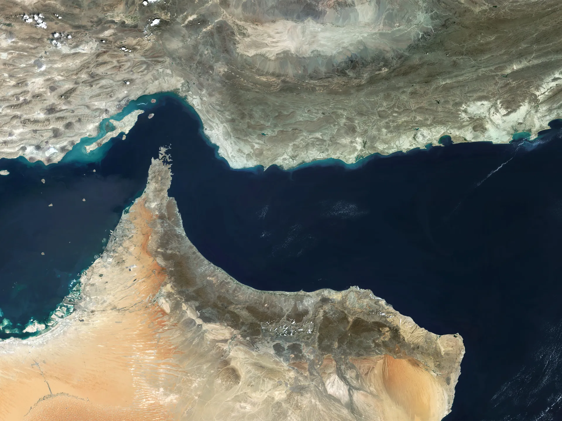 La chiusura dello Stretto di Hormuz da parte dell'Iran rappresenta una crisi internazionale