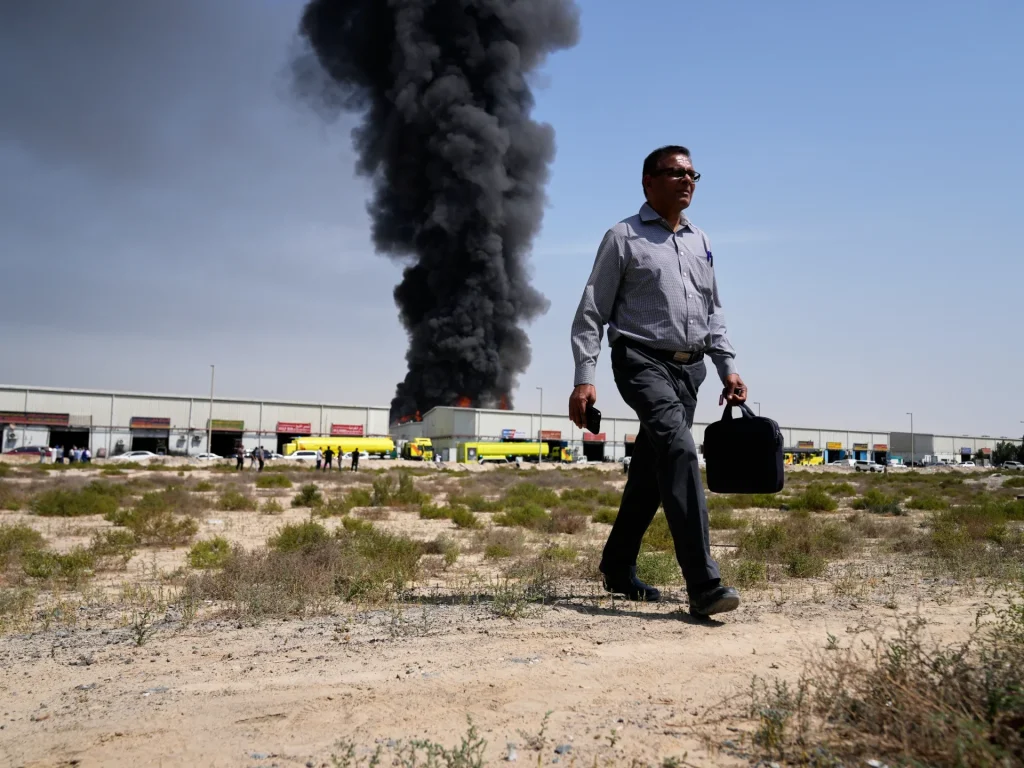 Nel mezzo del fuoco incrociato: la guerra USA-Israele contro l’Iran frattura le economie del Golfo