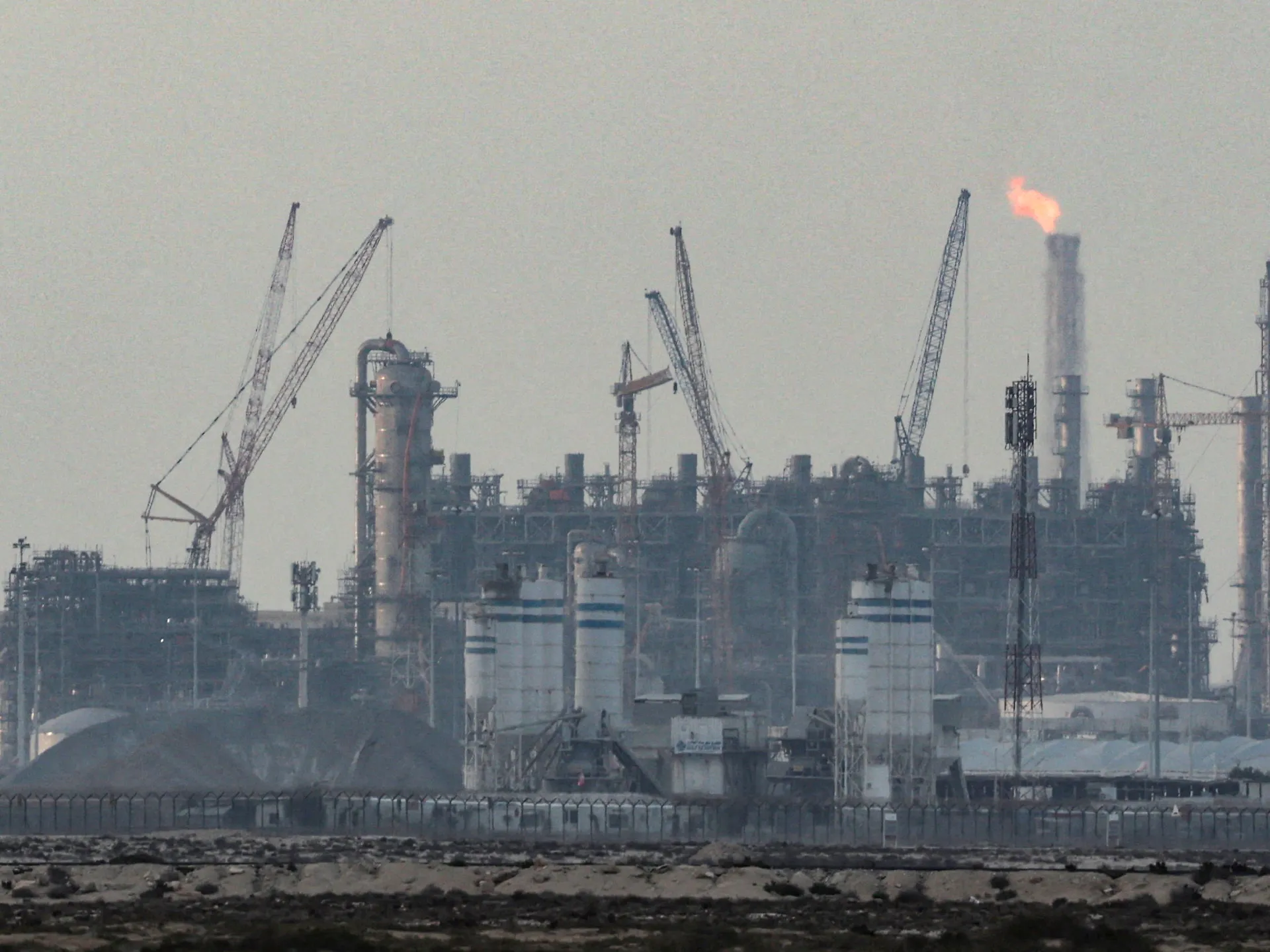 Perché l’arresto della produzione di GNL da parte di QatarEnergy potrebbe scuotere i mercati globali del gas