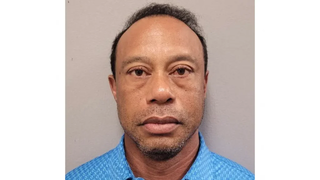 Tiger Woods rilasciato su cauzione poche ore dopo l'arresto con l'accusa di guida in stato di ebbrezza