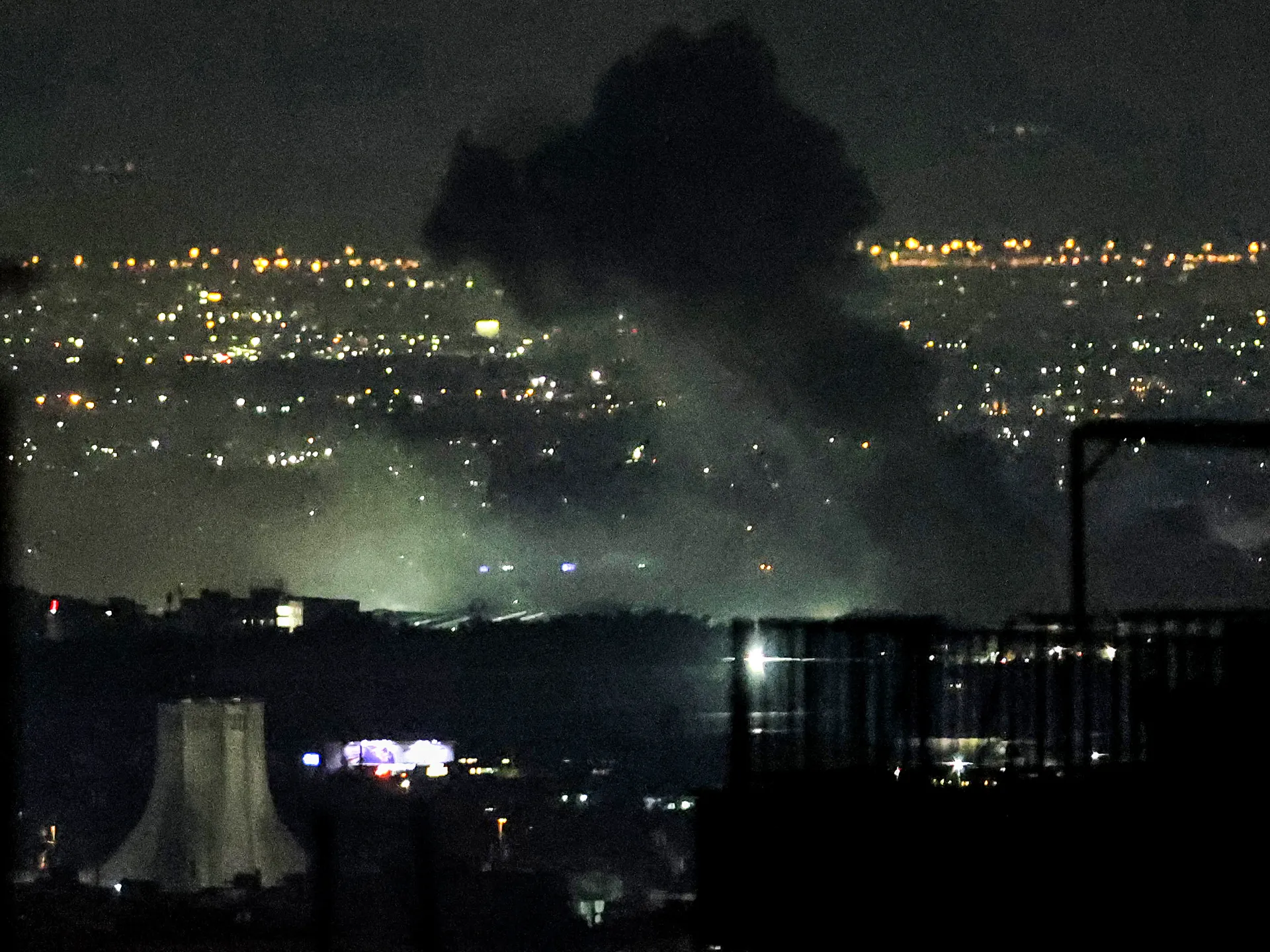 Trump potrebbe “prendere il controllo” dello Stretto di Hormuz mentre i prezzi del petrolio aumentano?