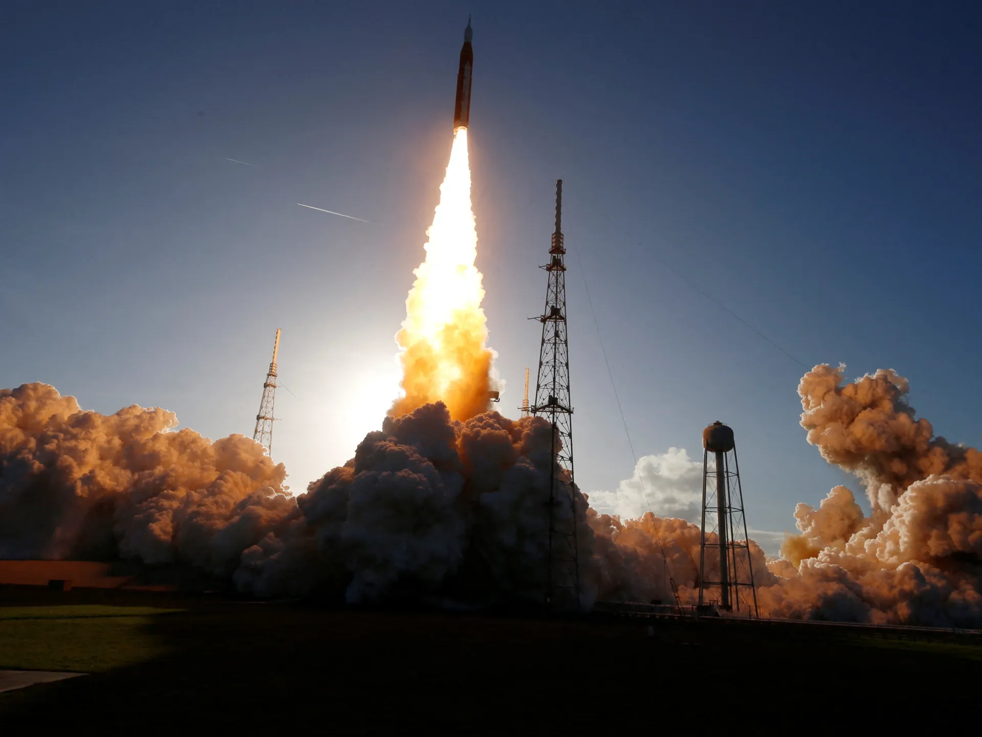 La NASA lancia con successo la storica missione lunare Artemis II