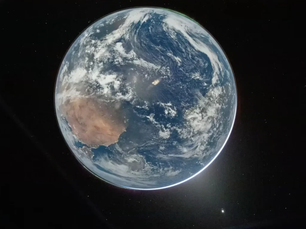 La NASA pubblica le prime splendide foto della Terra scattate dalla missione Artemis II sulla Luna