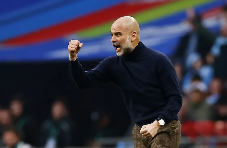 epa12841971 Pep Guardiola, manager del Manchester City, festeggia dopo che la sua squadra ha segnato il gol di apertura durante la partita finale della Carabao Cup tra l'Arsenal FC e il Manchester City FC, a Londra, Gran Bretagna, 22 marzo 2026. SOLO PER USO EDITORIALE EPA/TOLGA AKMEN. Nessun utilizzo con audio, video, dati, elenchi di partite, loghi di club/campionati, servizi 