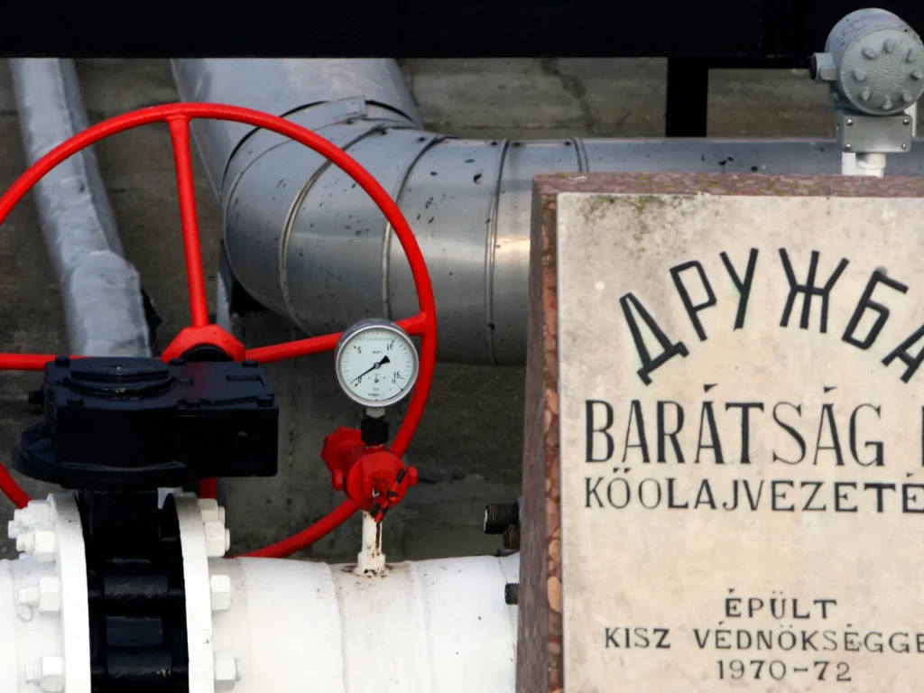 L’Ucraina riavvia il petrolio russo verso l’Europa, sbloccando il prestito UE da 90 miliardi di euro