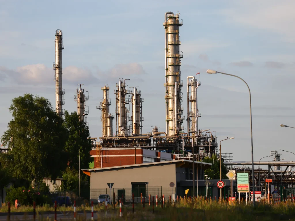 La Russia afferma che interromperà il flusso di petrolio verso la Germania attraverso l’oleodotto Druzhba