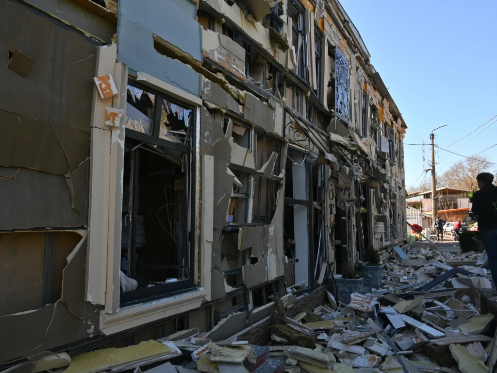 Almeno tre morti e più di dieci feriti negli attacchi russi all'Ucraina