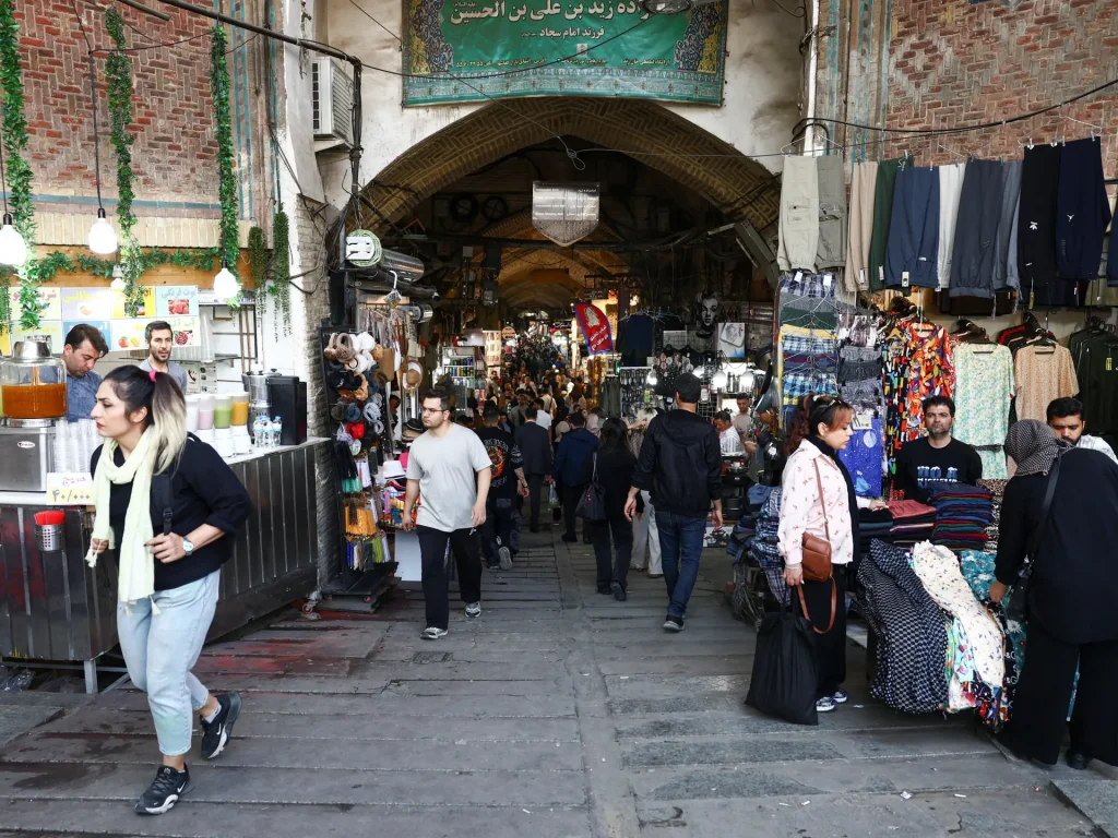 Come la guerra USA-Israele sta facendo crollare il regime di sanzioni contro l’Iran