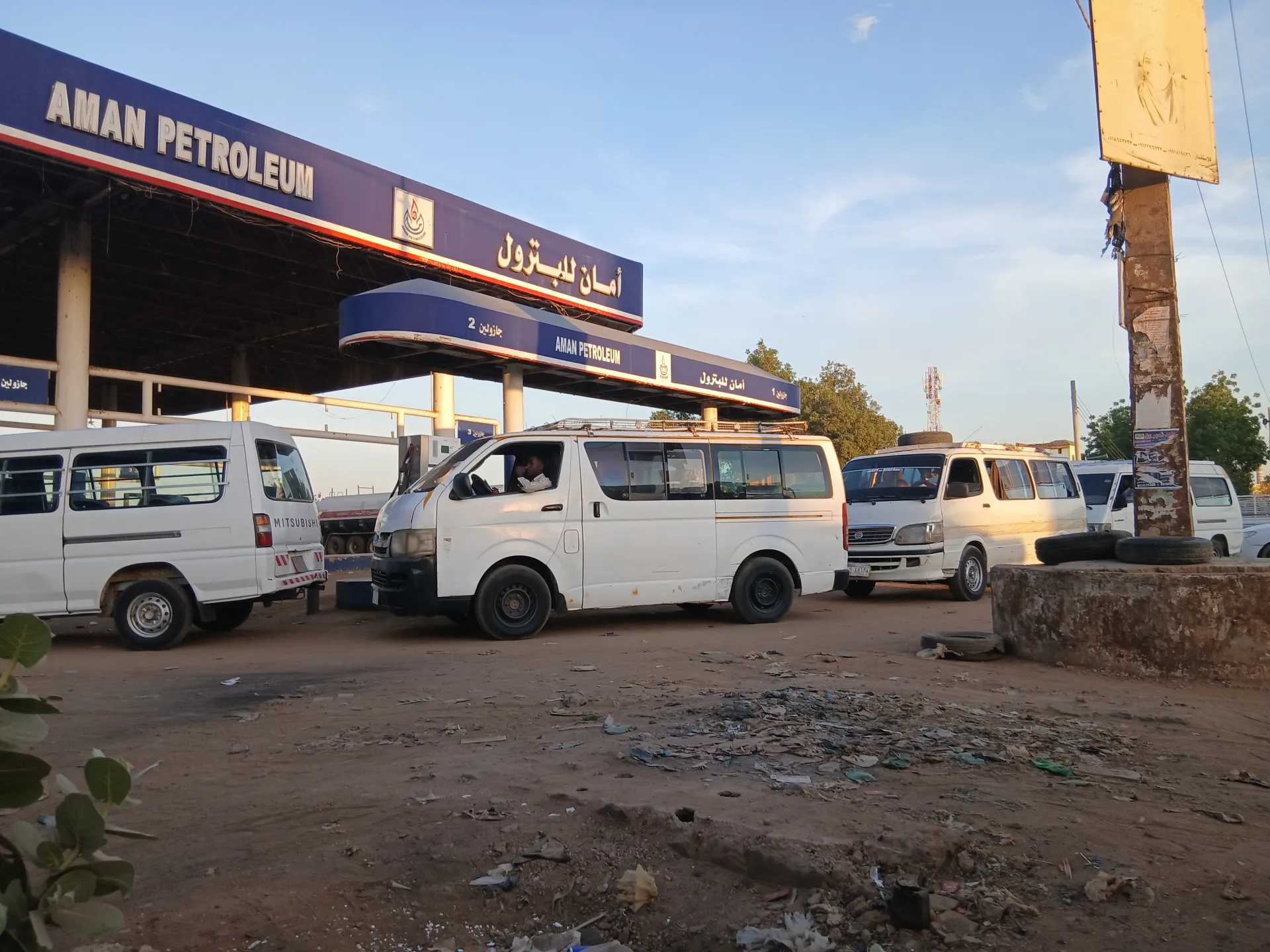 Crisi energetica in Sudan: studiare usando le candele, contando i viaggi alle stazioni di servizio