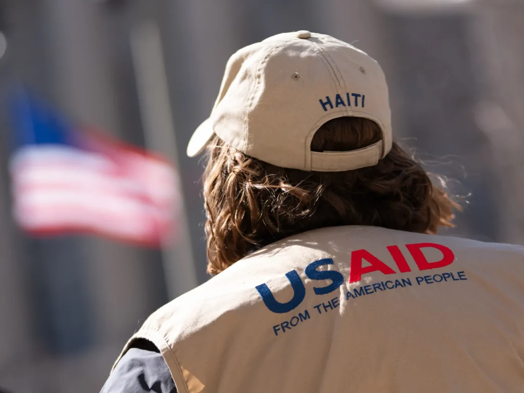 Gli Stati Uniti hanno guidato il calo “storico” degli aiuti esteri nel 2025 a causa dei tagli di Trump: OCSE