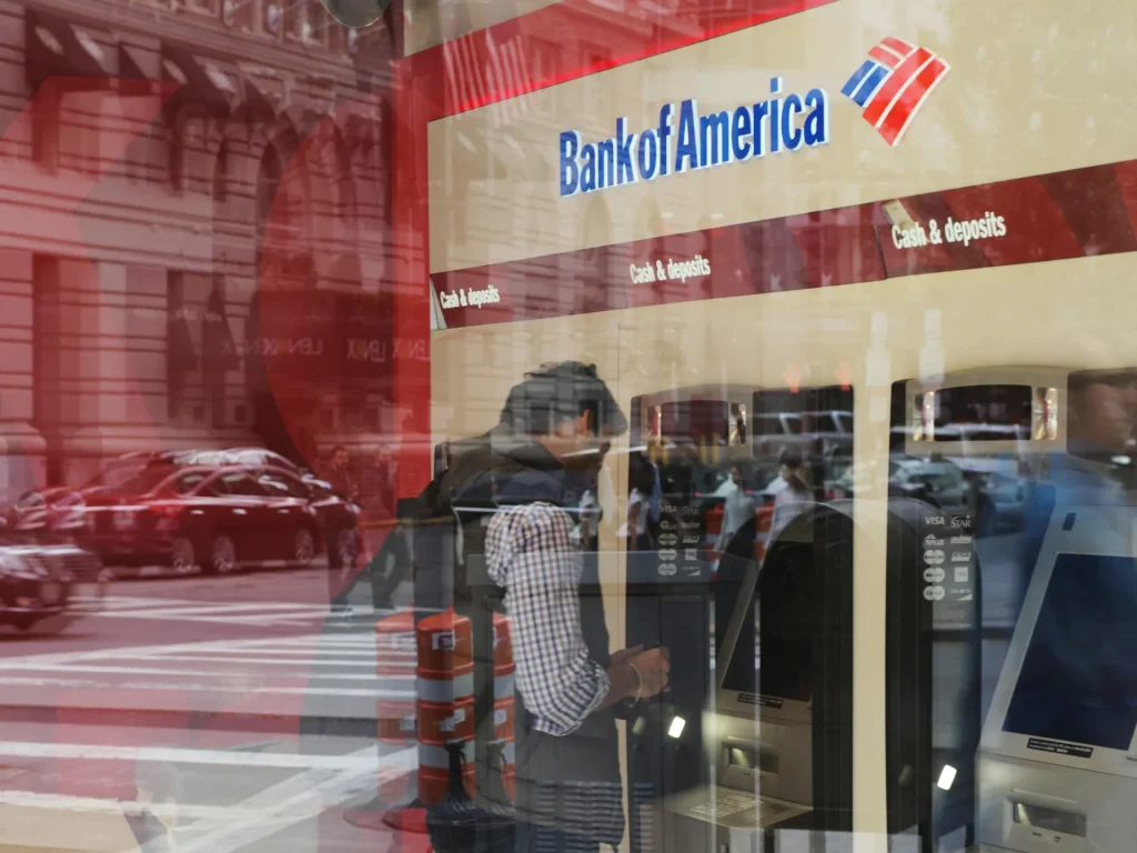 Gli avvocati cercano i sopravvissuti di Epstein per un risarcimento da 72,5 milioni di dollari alla Bank of America