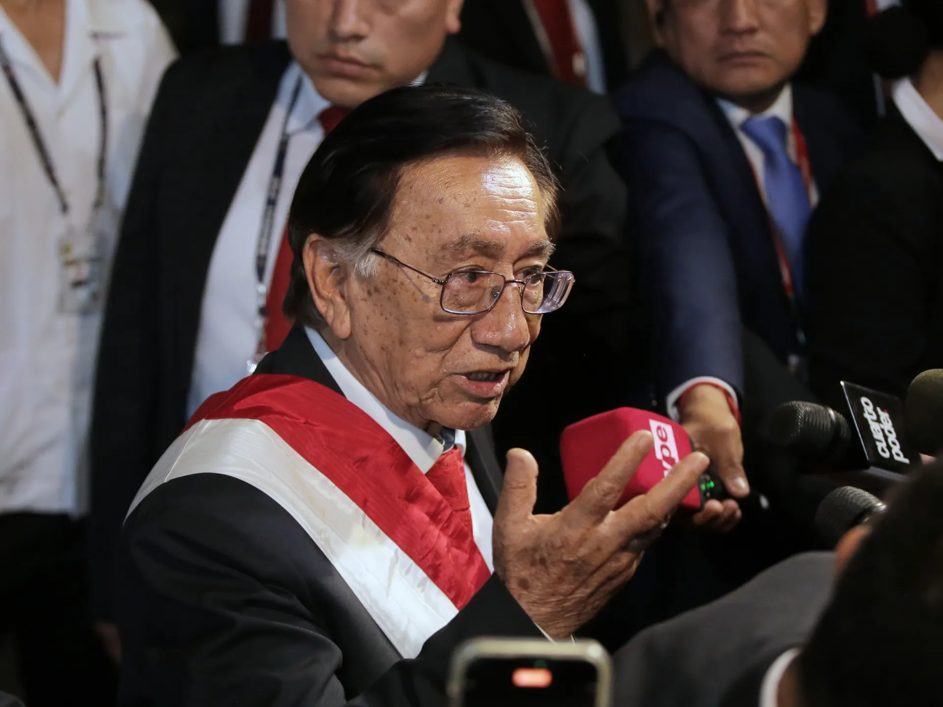 I massimi ministri si sono dimessi dopo che il presidente del Perù ha rinviato l’accordo sugli aerei da caccia F-16