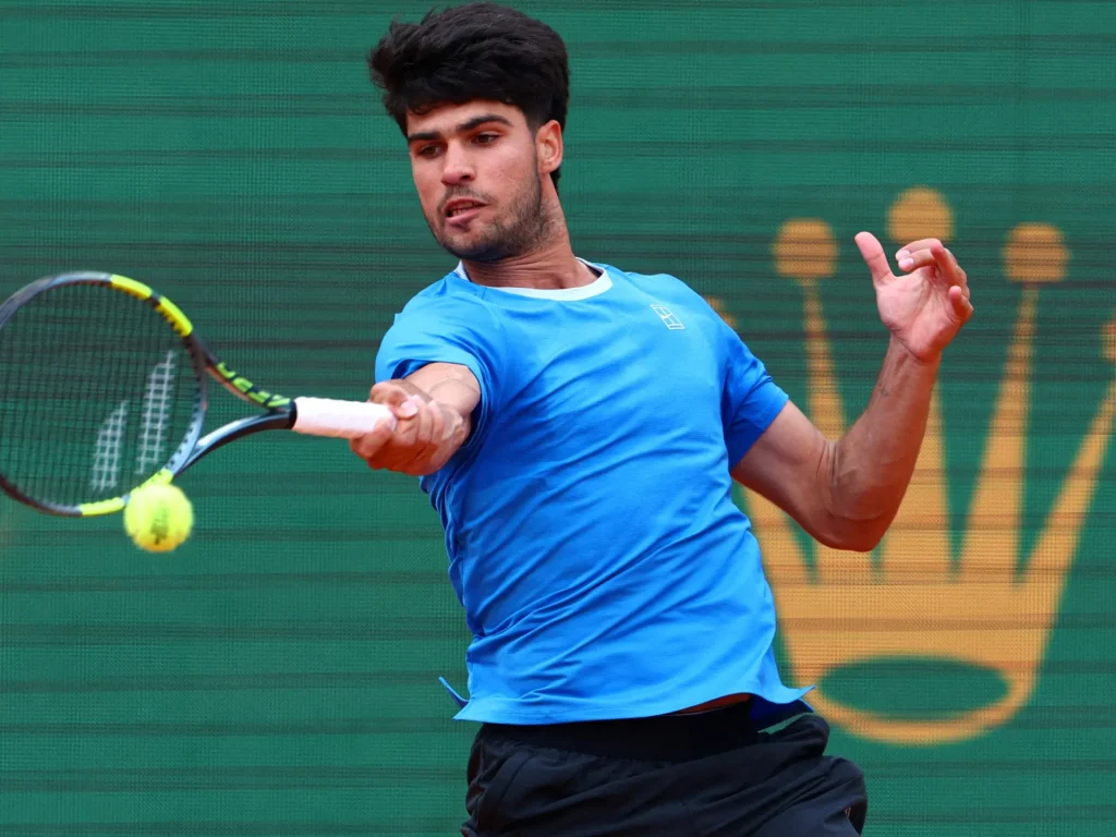 Il sogno a tre dell'Open di Francia di Alcaraz si è concluso con un infortunio al polso