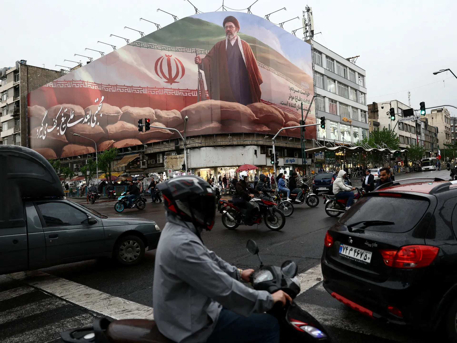 La valuta iraniana scende a un nuovo minimo a causa del blocco statunitense e delle sanzioni che incidono sul commercio