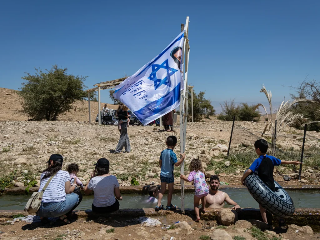 Negoziati che consentono l'accaparramento di terre da parte di Israele