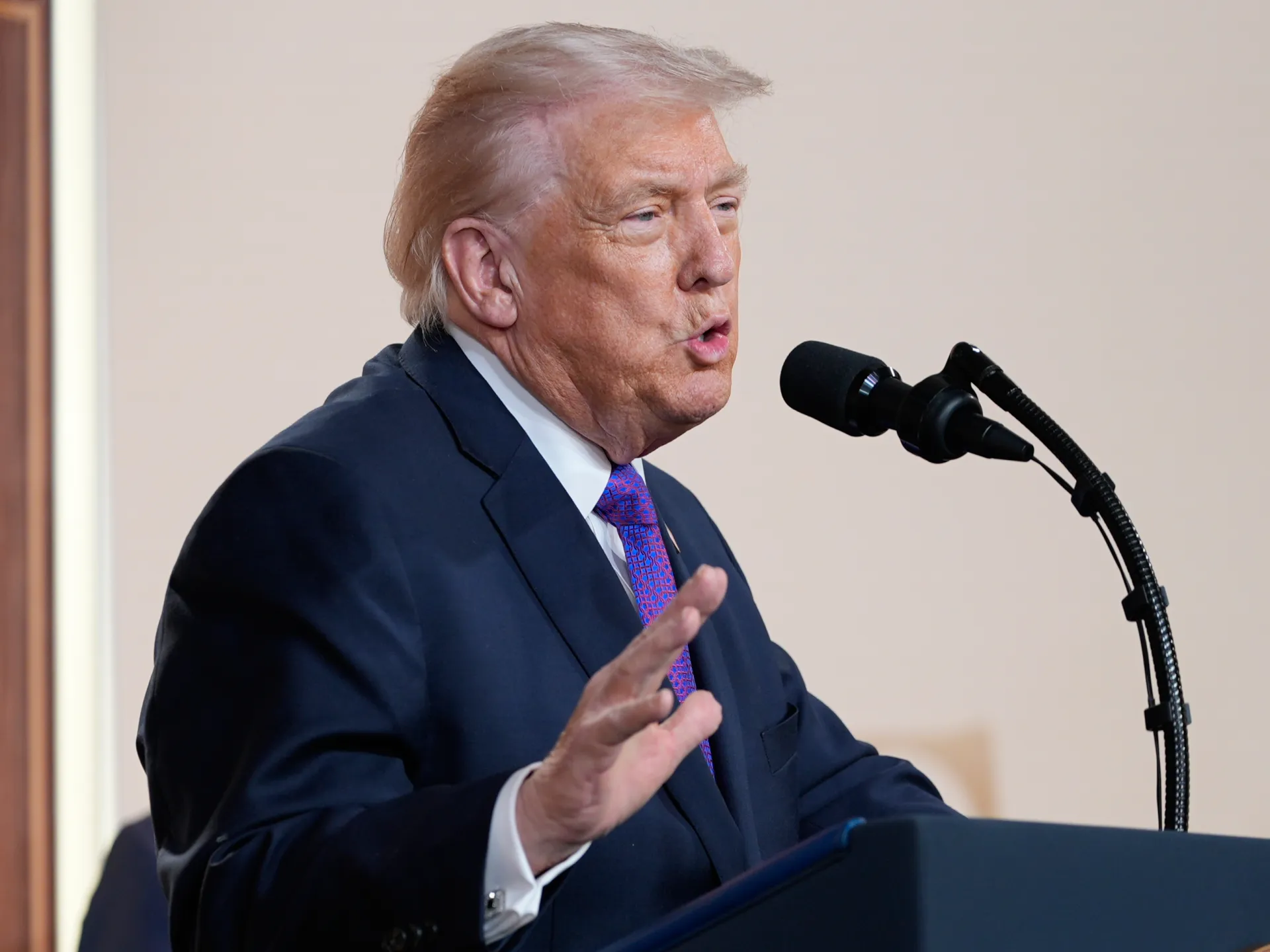 Trump svela tariffe del 100% sui farmaci per promuovere accordi farmaceutici