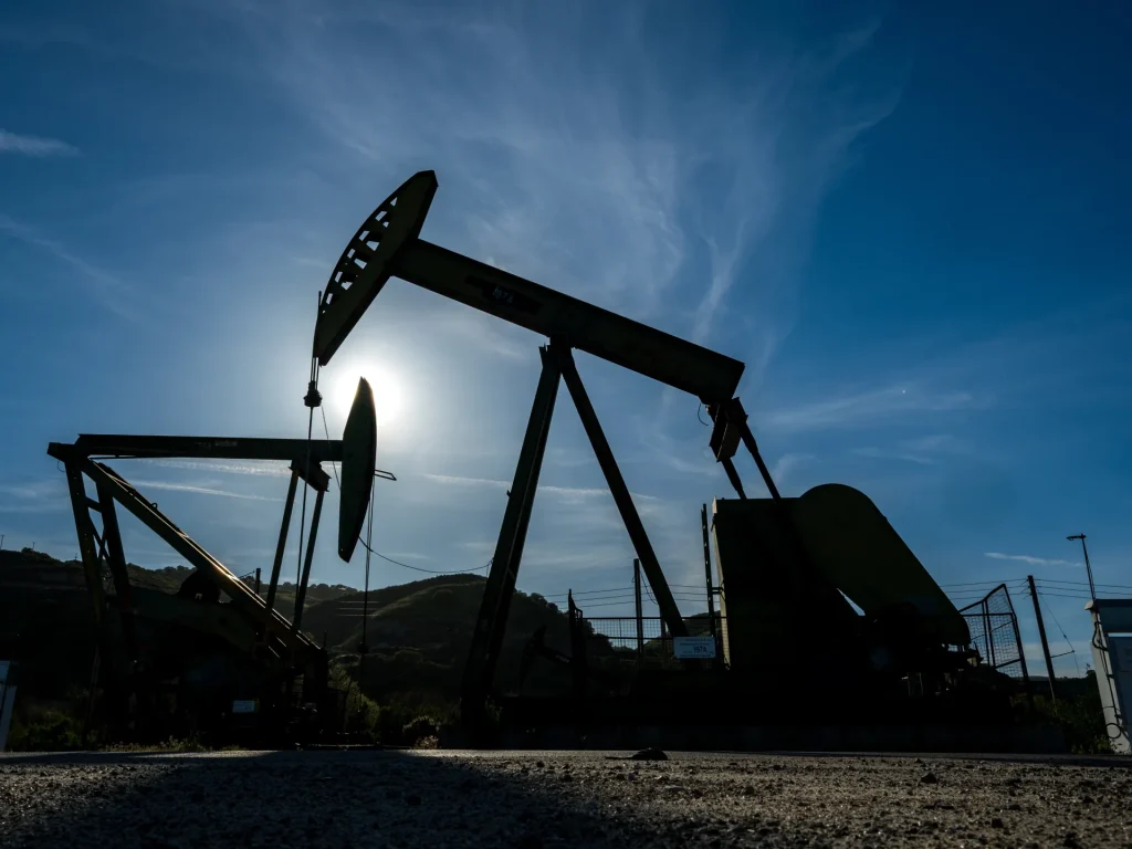 I prezzi del petrolio salgono nonostante la proposta iraniana di riaprire lo Stretto di Hormuz