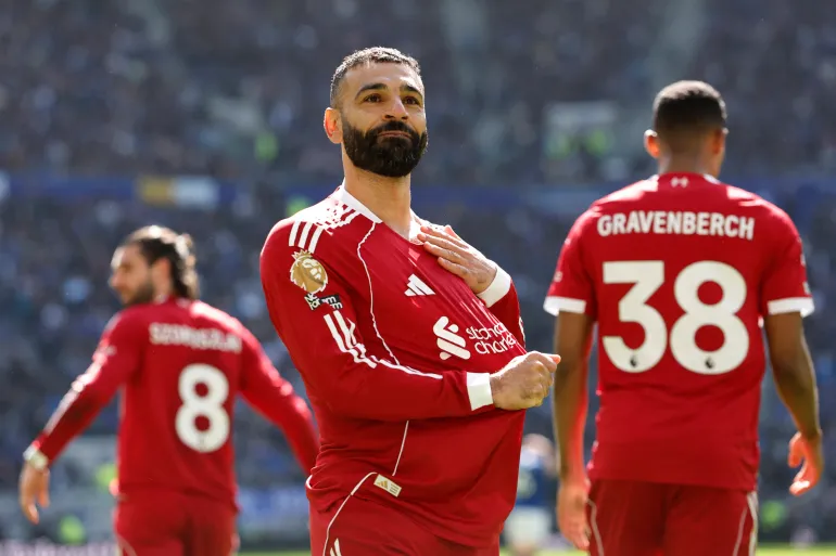Calcio Calcio - Premier League - Everton v Liverpool - Hill Dickinson Stadium, Liverpool, Gran Bretagna - 19 aprile 2026 Mohamed Salah di Liverpool celebra il suo primo goal Action Images esclusivamente per USO EDITORIALE di Reuters/Jason Cairnduff. NESSUN UTILIZZO CON AUDIO, VIDEO, DATI, ELENCHI DEGLI APPARECCHI, LOGHI DI CLUB/LEGA O SERVIZI 'LIVE' NON AUTORIZZATI. UTILIZZO ONLINE IN PARTITA LIMITATO A 120 IMMAGINI, NESSUNA EMULAZIONE VIDEO. NESSUN UTILIZZO NELLE SCOMMESSE, GIOCHI O PUBBLICAZIONI DI SINGOLI CLUB/LEGA/GIOCATORE. PER ULTERIORI DETTAGLI, CONTATTARE IL VOSTRO RAPPRESENTANTE ACCOUNT.