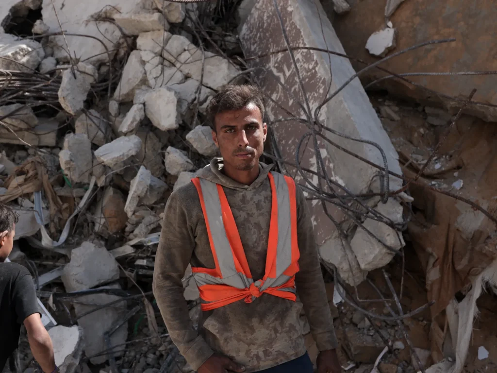 Il Primo Maggio, i lavoratori di Gaza trovano qualunque fonte di reddito possano