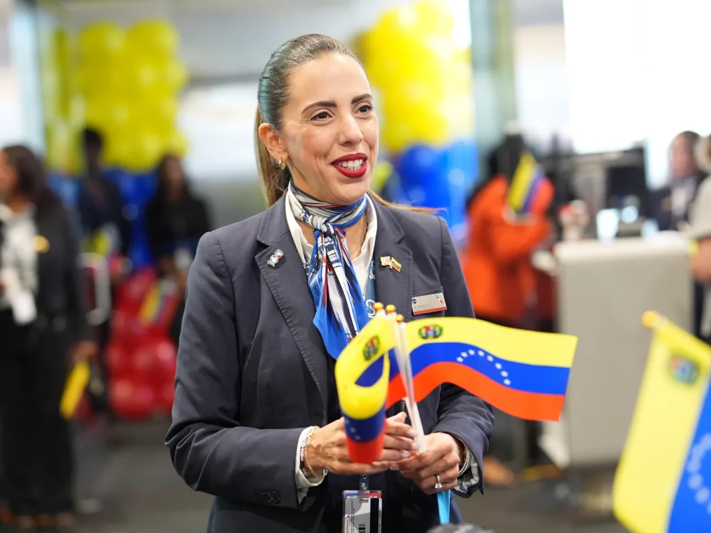 Il primo volo USA-Venezuela atterra a Caracas dopo sette anni di sospensione