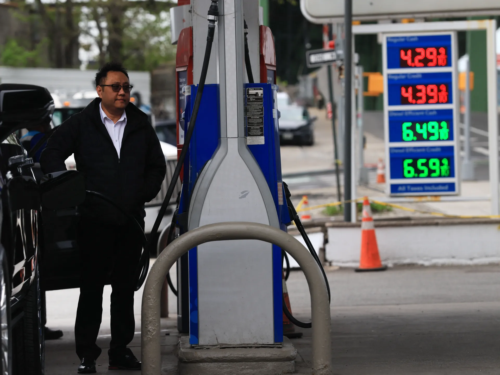 I prezzi della benzina negli Stati Uniti sono più alti del 50% rispetto a prima della guerra contro l’Iran