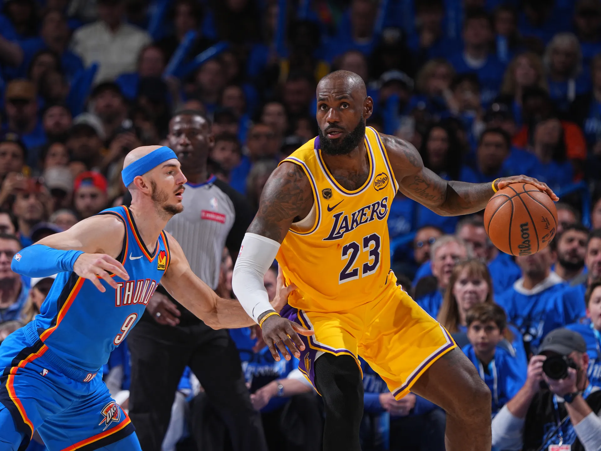 I Thunder dominano LeBron James, i Lakers vincono Gara 1