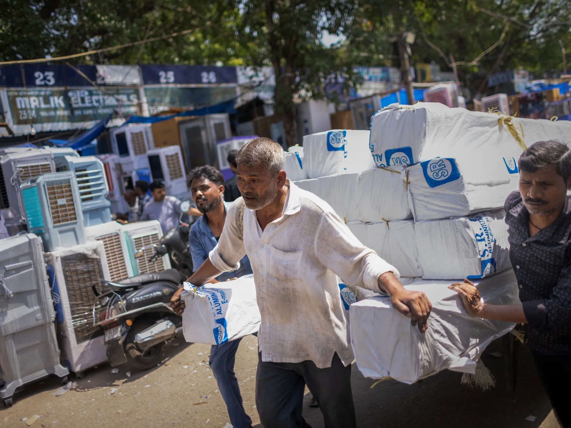 “Una calamità”: perché un’ondata di caldo record sta investendo l’Asia meridionale?