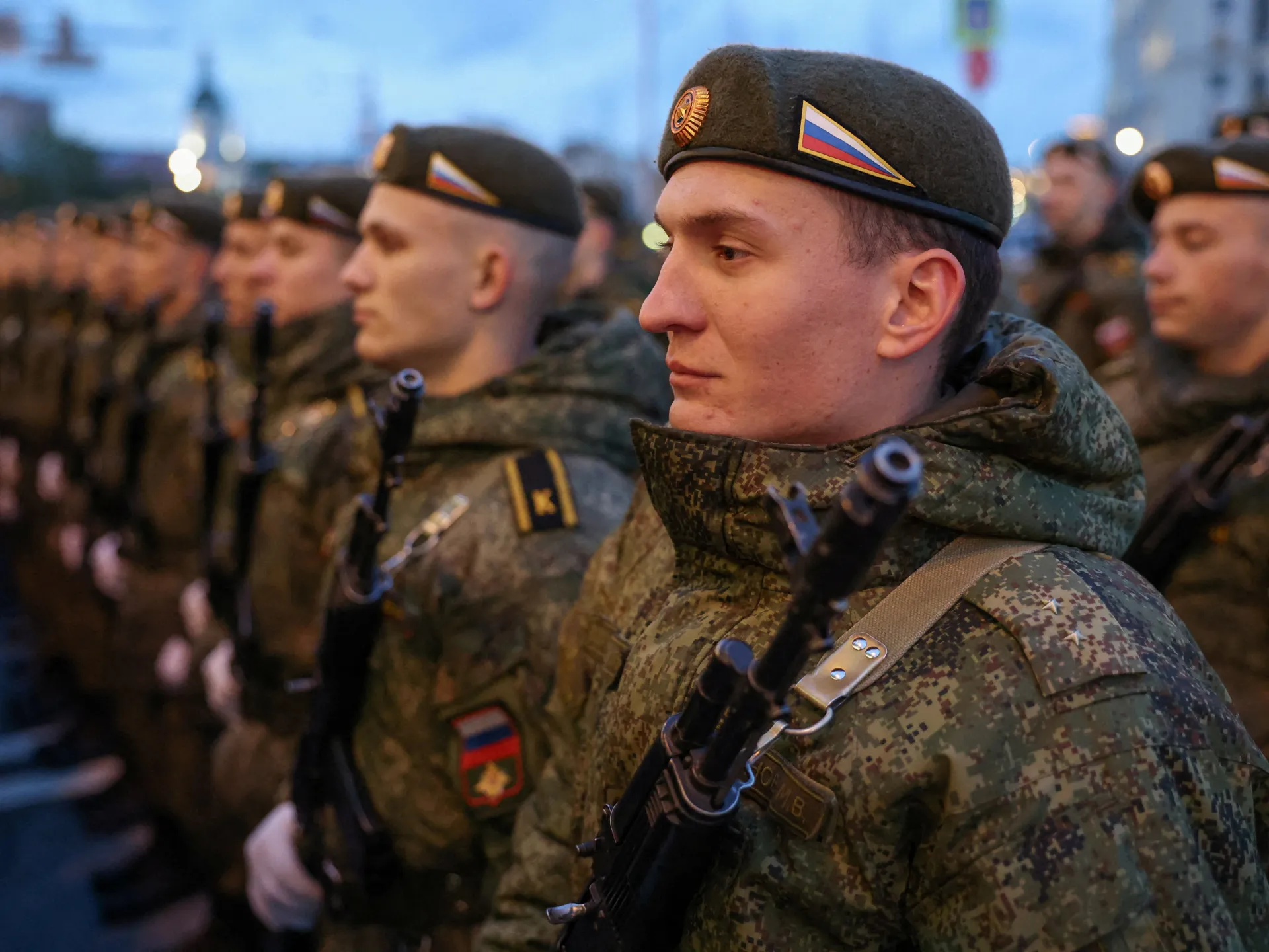 Nel mezzo degli audaci attacchi dell’Ucraina, la Russia ridimensiona le celebrazioni del Giorno della Vittoria