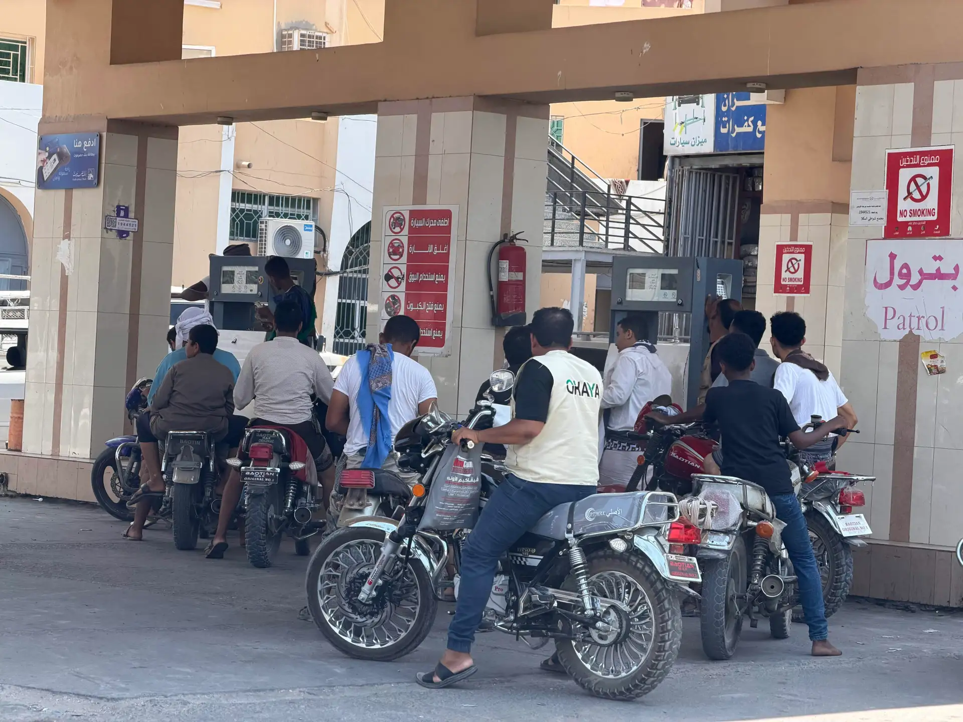 L’aumento dei prezzi del carburante in Yemen aggrava le difficoltà con l’aumento dei costi di trasporto