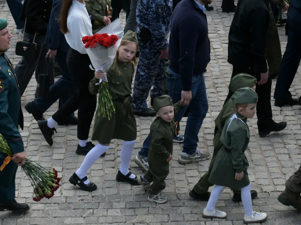 UE e Regno Unito sanzionano i russi per le deportazioni di bambini ucraini