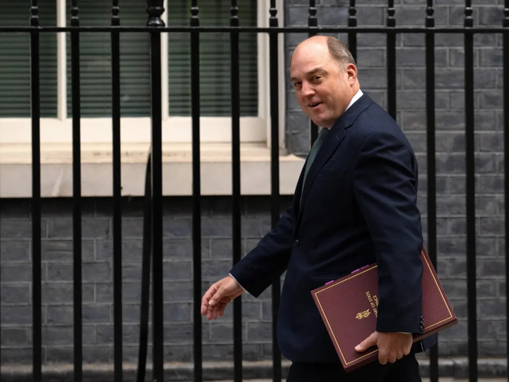 La Russia inserisce l'ex ministro della Difesa britannico Ben Wallace nella lista dei ricercati