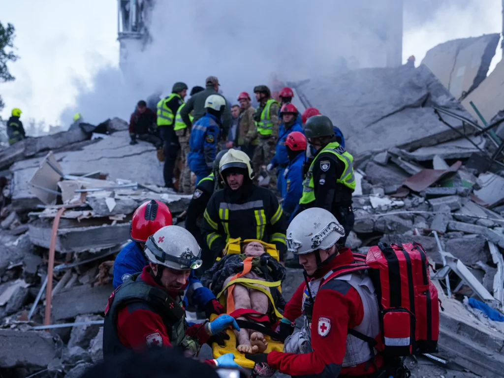 La Russia lancia altre centinaia di droni contro l’Ucraina, uccidendo 10 persone