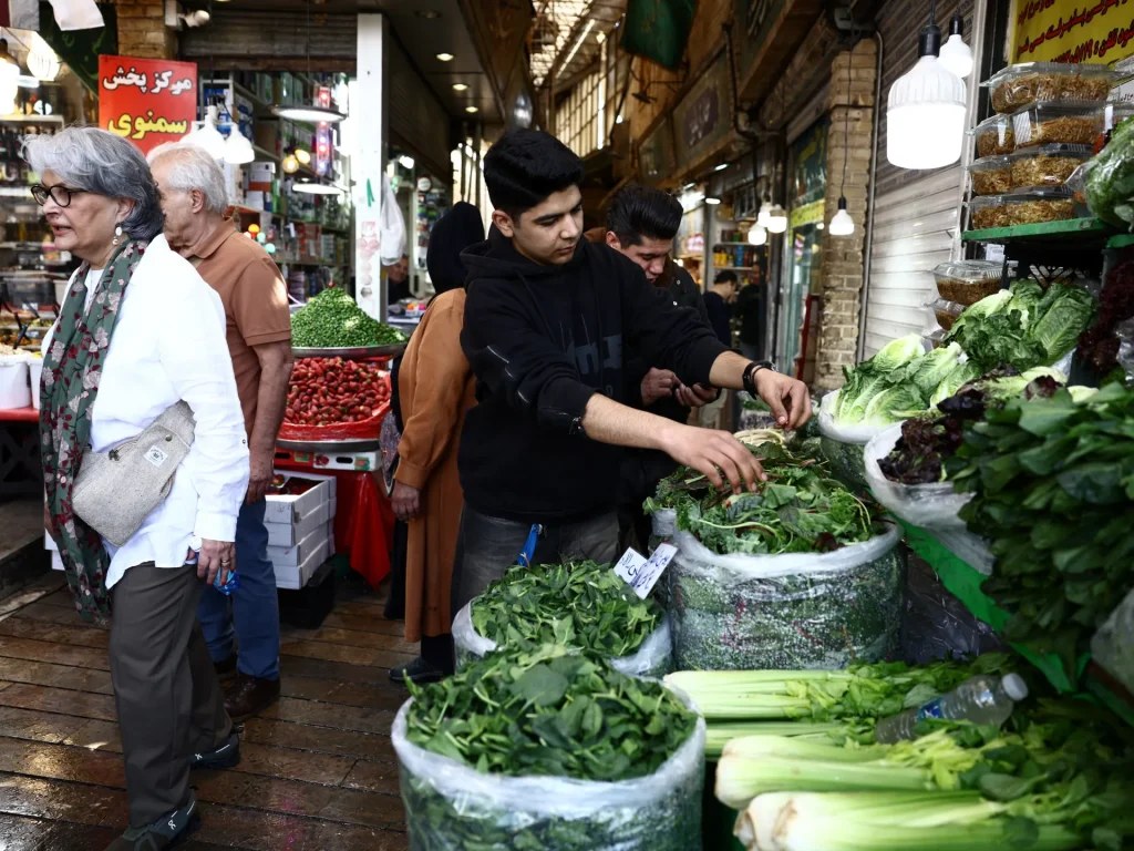 L’inflazione alimentare colpisce le famiglie dell’Iran colpito dalla guerra