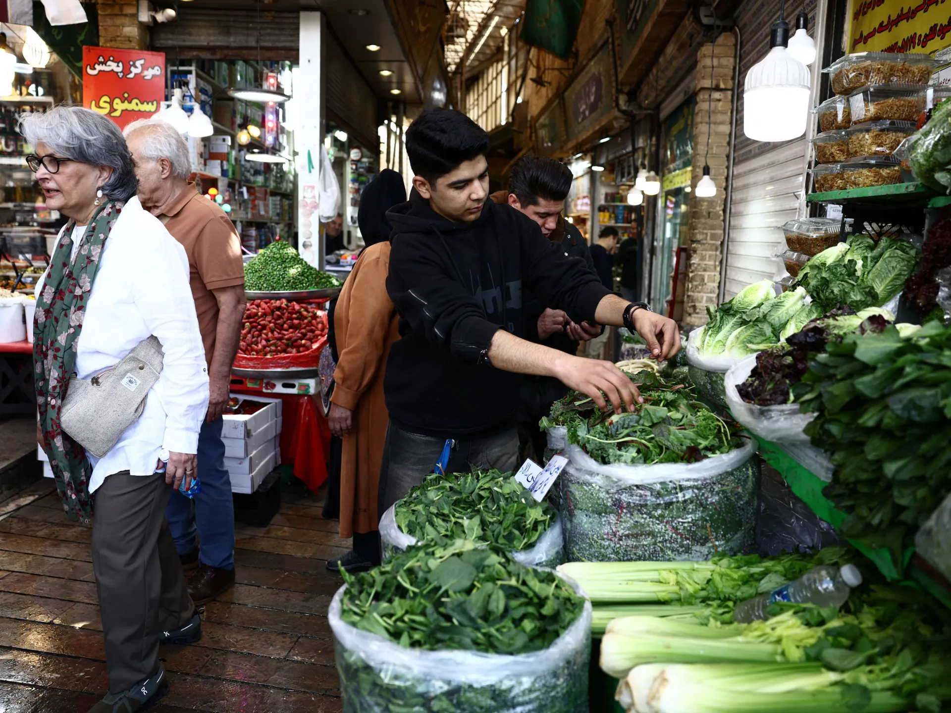 L’inflazione alimentare colpisce le famiglie dell’Iran colpito dalla guerra