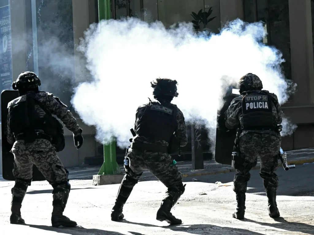 Si sentono esplosioni mentre i gruppi minerari organizzano una protesta antigovernativa in Bolivia