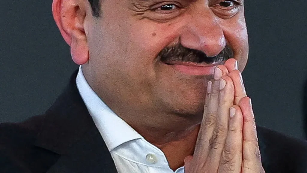 Gli Stati Uniti ritirano le accuse di frode dopo che il miliardario Adani ha promesso un investimento di 10 miliardi di dollari