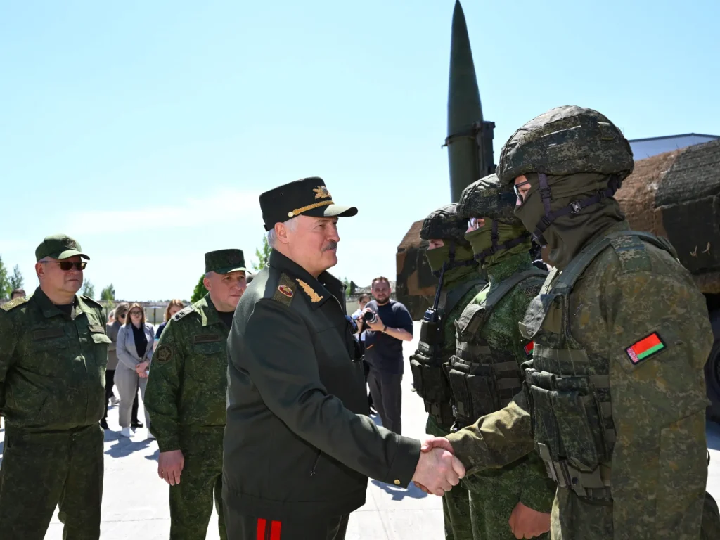 “Qualcosa di grosso sta accadendo”: perché la Russia ha inviato più armi nucleari in Bielorussia?
