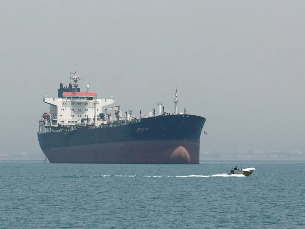 I prezzi del petrolio scendono tra segnali contrastanti sull’accordo di pace tra Stati Uniti e Iran
