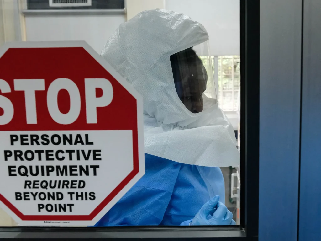 Epidemia di Ebola: quali restrizioni di viaggio hanno imposto i paesi?