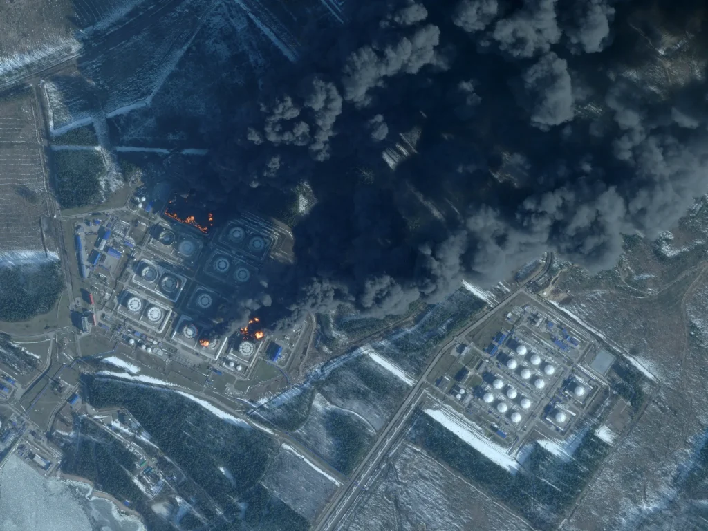 Attacchi di droni ucraini hanno colpito una centrale nucleare e un porto baltico